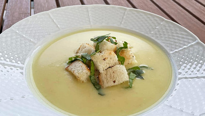 Česnečka krémová s krutony