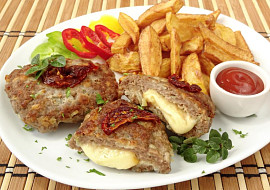 Hovězí karbanátky plněné sýrem