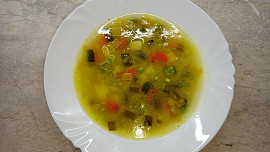 Jarní pórková polévka s mrkví a bramborem