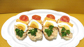 Jednohubky s celkem dietní zeleninovou pomazánkou