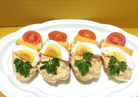 Jednohubky s celkem dietní zeleninovou pomazánkou