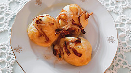 Lehké bramborové knedlíky s houskou