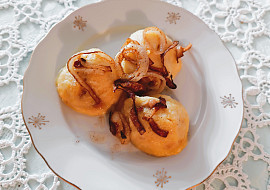 Lehké bramborové knedlíky s houskou