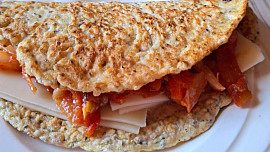 Ovesné placky se sýrem a pikantní pečenou zeleninou