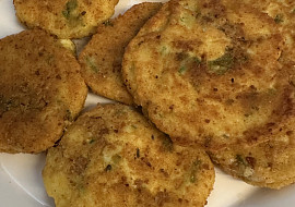 Smažené sýrové koule s kari a česnekem (Sýrové placičky mě z toho vyšly ♥️)