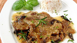 Zbojnická krkovička se šunkovou rýží