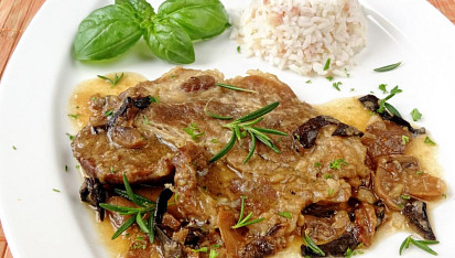 Zbojnická krkovička se šunkovou rýží