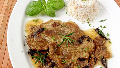 Zbojnická krkovička se šunkovou rýží