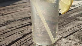 Bezovinea (Bezový drink s Vineou)