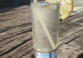 Bezovinea (Bezový drink s Vineou)