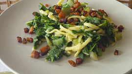 Těstoviny s mangoldem a uzeným