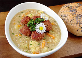 Čočková polévka s masovými knedlíčky