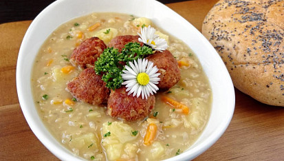 Čočková polévka s masovými knedlíčky