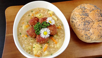 Čočková polévka s masovými knedlíčky