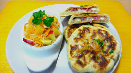 Placky z jogurtového těsta pečené na pánvi