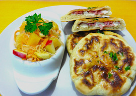 Placky z jogurtového těsta pečené na pánvi