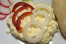 Veľmi chutná pomazánka, aj bez medvedieho cesnaku.