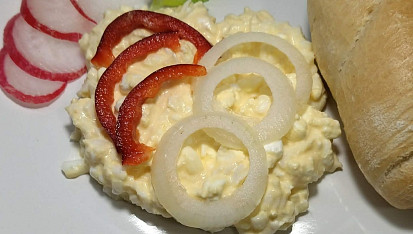 Vajíčková cottage pomazánka, Veľmi chutná pomazánka, aj bez medvedieho cesnaku.