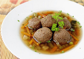 Zlatý hovězí vývar