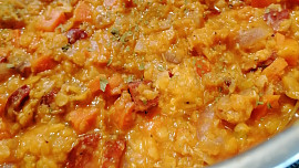 Červená čočka s klobásou