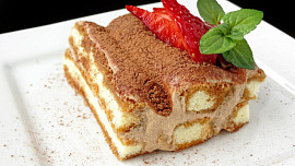 České tiramisu s tvarohem a zakysanou smetanou