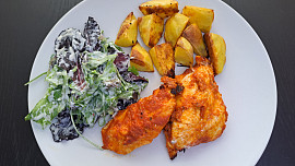 Kuře v jogurtovém těstíčku s pečenými brambory