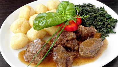 Pečený jehněčí ořez s listovým špenátem