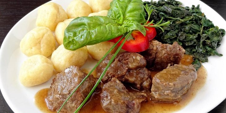 Pečený jehněčí ořez s listovým špenátem