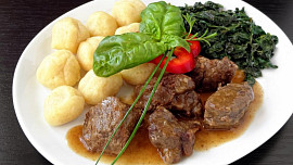 Pečený jehněčí ořez s listovým špenátem