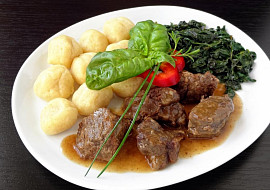 Pečený jehněčí ořez s listovým špenátem