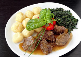 Pečený jehněčí ořez s listovým špenátem