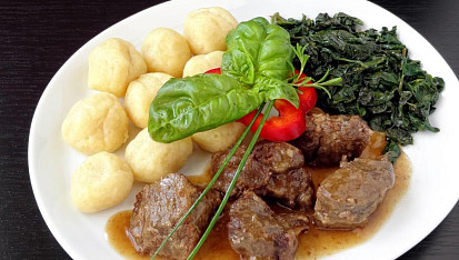 Pečený jehněčí ořez s listovým špenátem