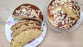 Celozrnný špaldový mazanec