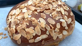 Celozrnný špaldový mazanec