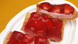 Jahodový koláč z listového těsta