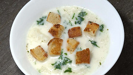 Kedlubnová nebo květáková mléčná polévka