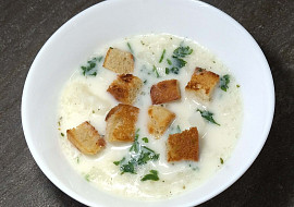 Kedlubnová nebo květáková mléčná polévka