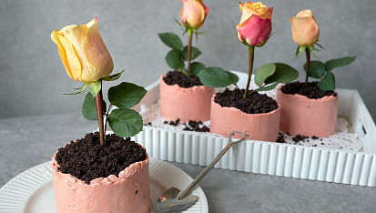 Pistáciové květináčky s malinami