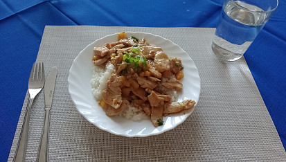 Sečuánské kuřecí nudličky s rýží