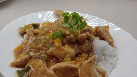 Sečuánské kuřecí nudličky s rýží