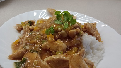 Sečuánské kuřecí nudličky s rýží