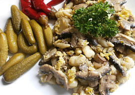 Bramborové halušky s houbami