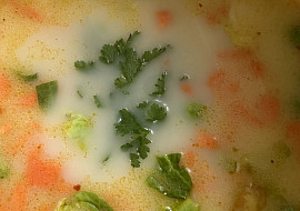 Brokolicová polévka s hráškem a mrkví trochu jinak (Brokolicova ♥️)