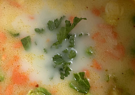 Brokolicová polévka s hráškem a mrkví trochu jinak (Brokolicova ♥️)