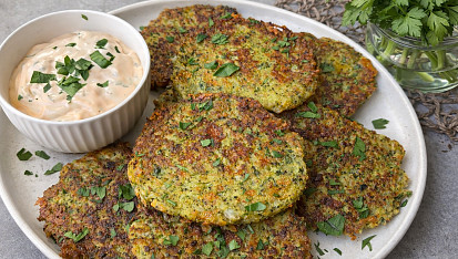 Brokolicové placičky s čedarem