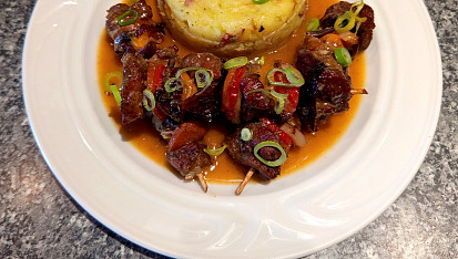 Špízy z krkovice se šťávou z výpeku