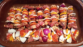 Špízy z krkovice se šťávou z výpeku