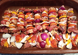 Špízy z krkovice se šťávou z výpeku