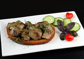 Topinka s králičími játry na rozmarýnu