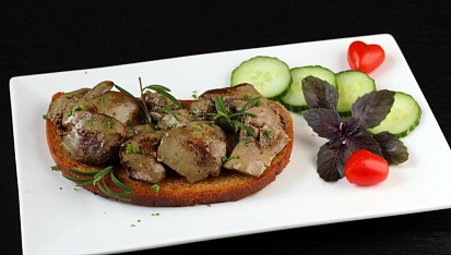 Topinka s králičími játry na rozmarýnu